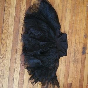 Petticoats:white, blue, black.